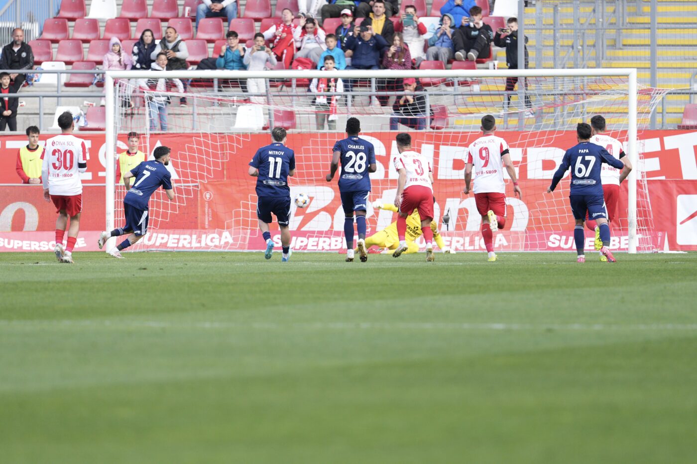 FC Botoșani – UTA Live Text Online, de la ora 17:15, în etapa a 11-a din Superliga. Echipele de start. Un singur punct le desparte pe cele două echipe înaintea meciului direct
