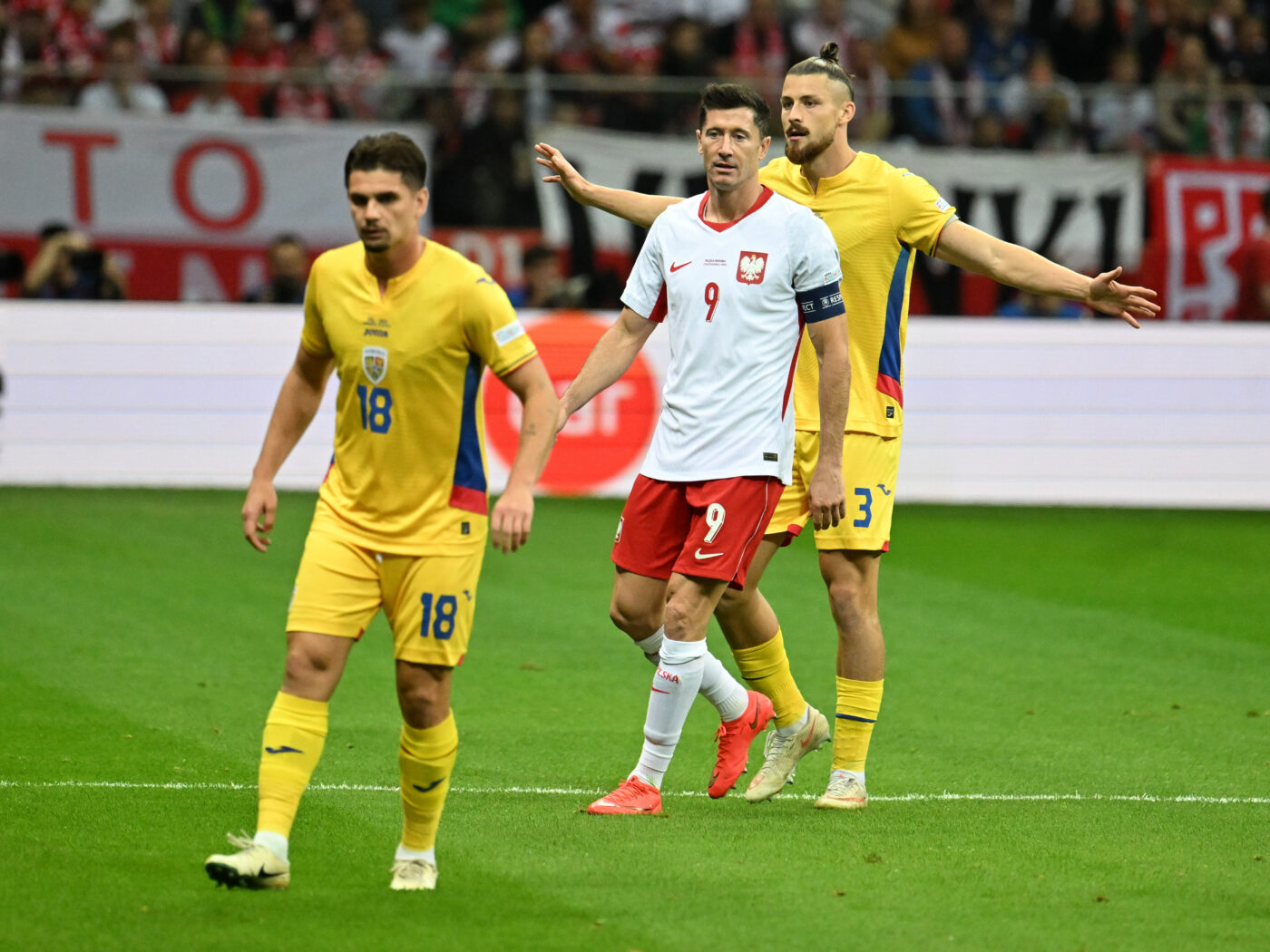 Fost arbitru din Bundesliga, verdict despre faza Drăgușin – Lewandowski: „Nu e fault!”. De ce spune că VAR nu putea interveni