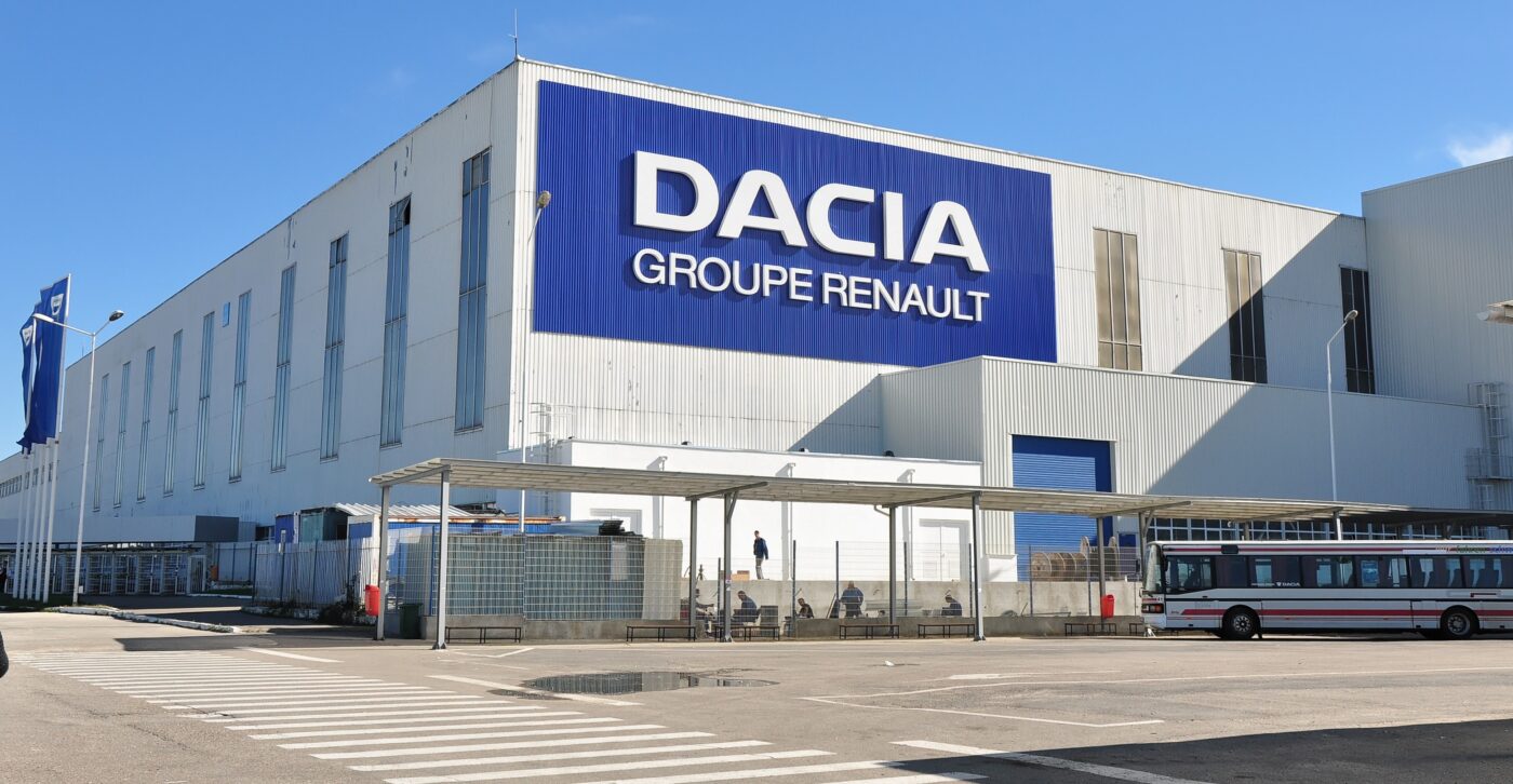 EXTRA Francezii anunță situația dramatică de la uzina Dacia din Mioveni! Renault cere reducerea costurilor cu până la 30%: ce se întâmplă cu locurile de muncă