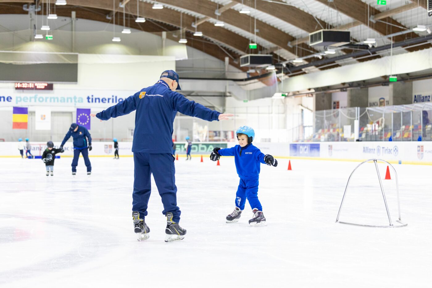 Fundația Țiriac lansează cea de-a zecea ediție a programului gratuit de inițiere în patinaj pentru copii, cu o primă sesiune demonstrativă pe 17 octombrie 2026, la Patinoarul Allianz-Țiriac Arena