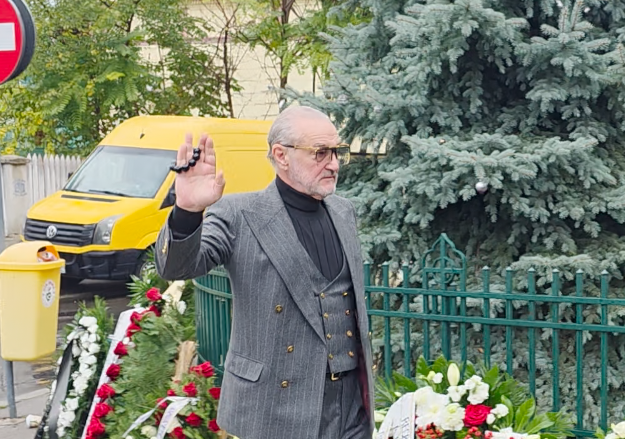VIDEO Gigi Becali și-a făcut apariția la înmormântarea lui Viorel Păunescu și a dat nas în nas cu George Copos, fostul său mare rival