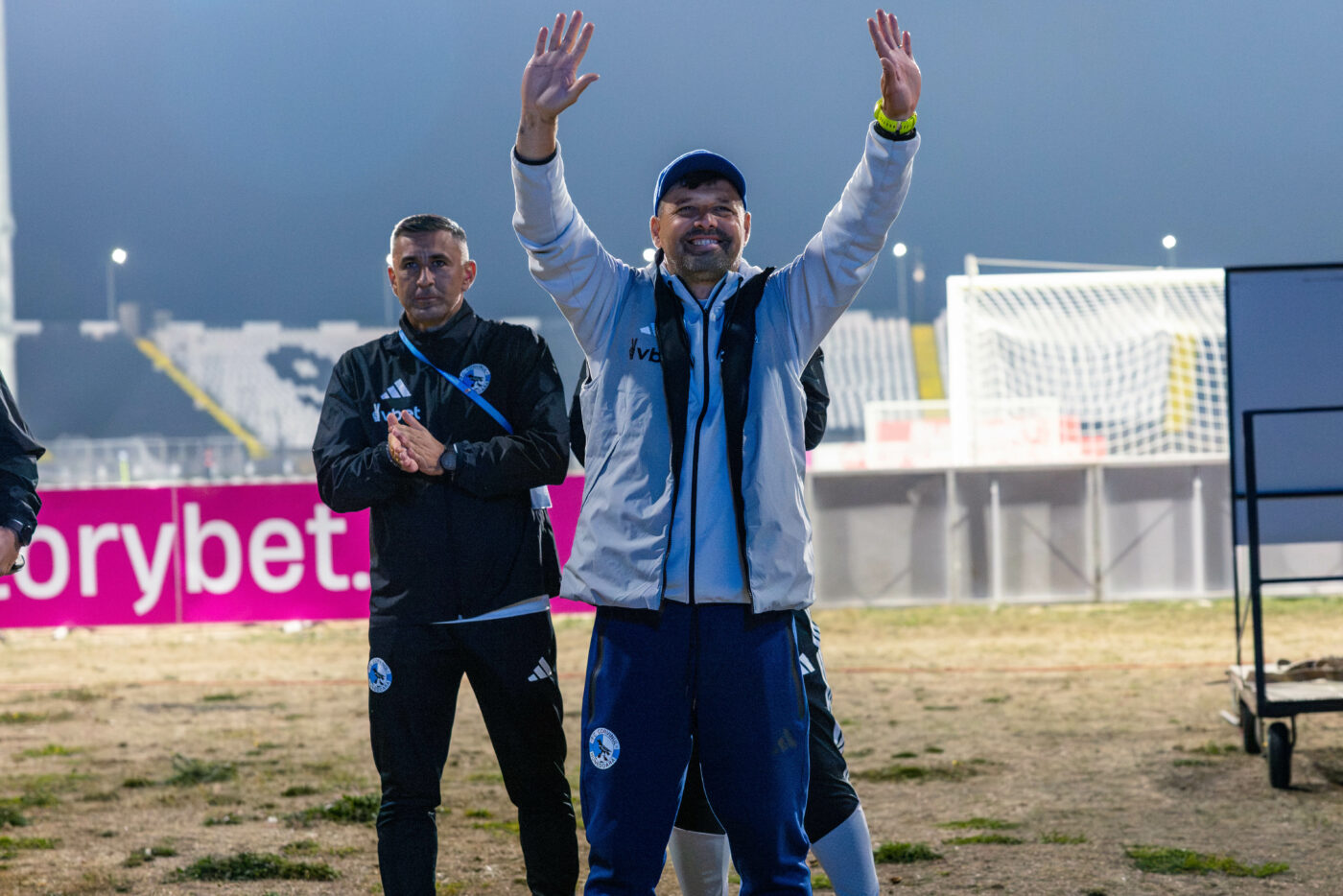 INTERVIU „Glumeam cu domnul primar, sunt Simeone al Hunedoarei!”. Florin Maxim, antrenorul Corvinului, seduce Superliga. EXCLUSIV