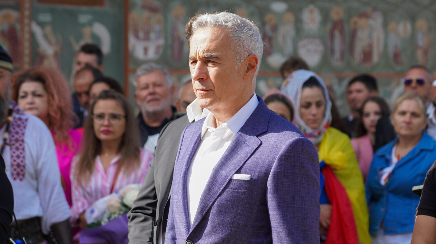 Imaginea care a rupt internetul: „Fiul lui Călin Georgescu a câștigat Balonul de Aur”. Reacțiile românilor au invadat comentariile