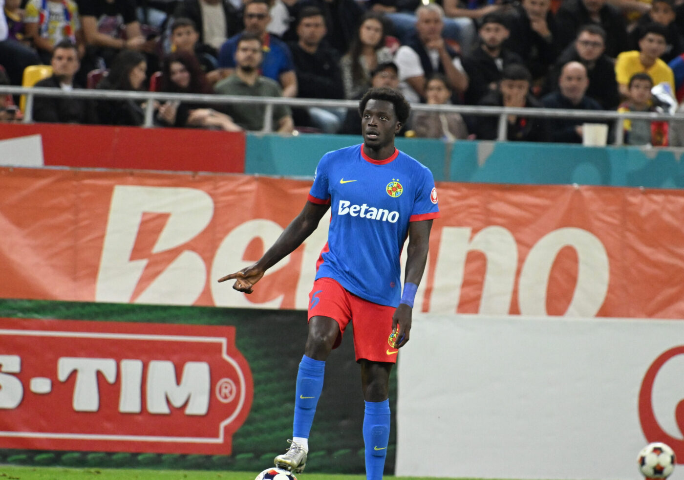 Joyskim Dawa și-a negociat deja plecarea de la FCSB: „Agentul meu a discutat cu mai multe cluburi”