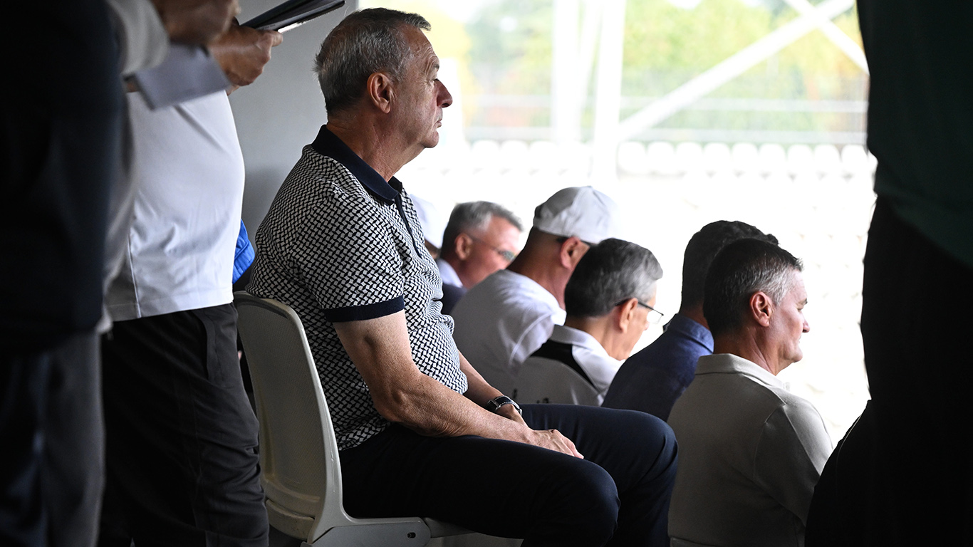 Mircea Rednic e implicat, neoficial, la un club din Liga 3. ”Orice echipă are nevoie de sfaturile lui. Ne poartă noroc”