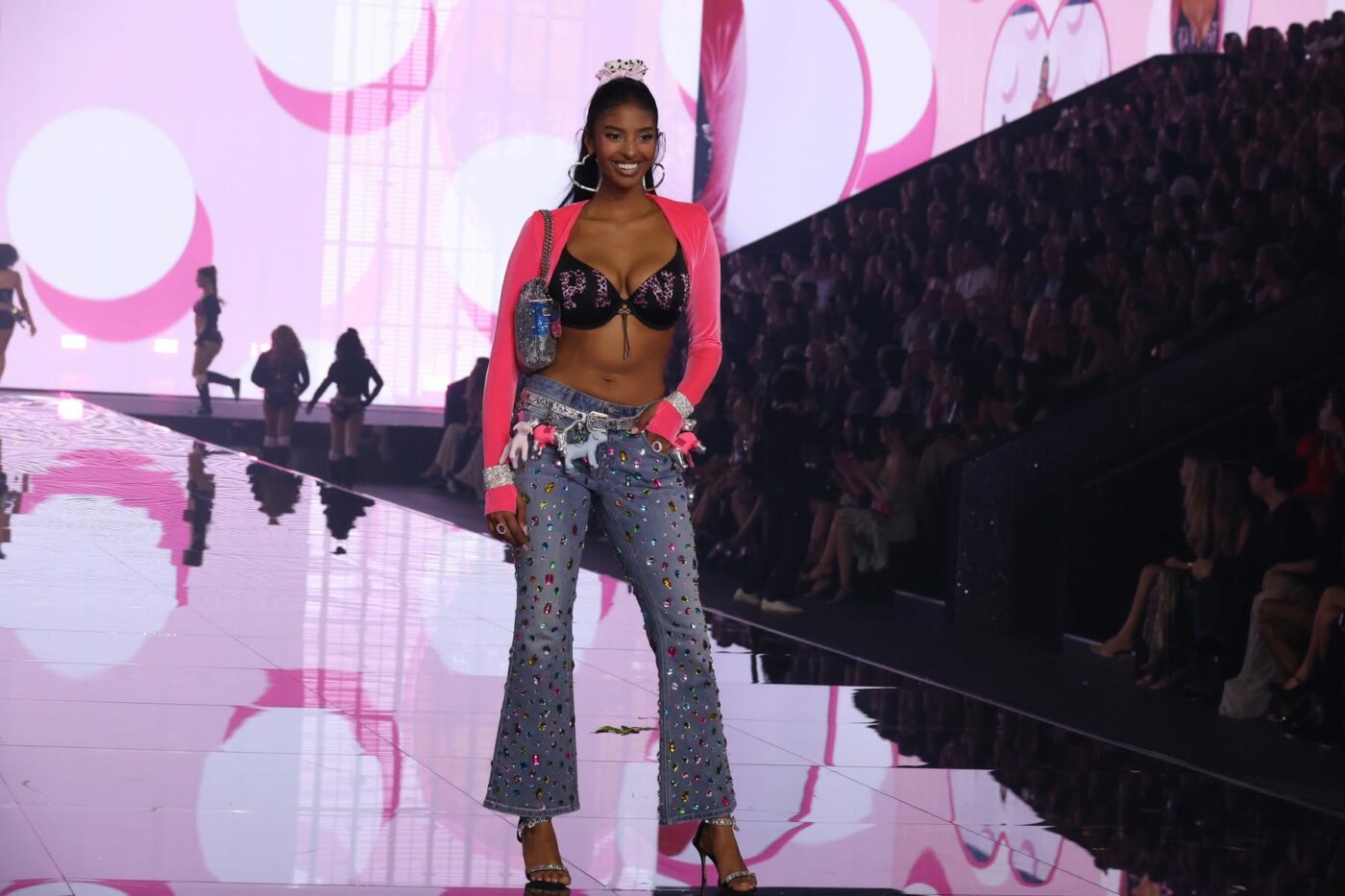 Natalia Diamante a atras toate privirile la defilarea de modă! Fiica lui Kobe Bryant, sclipitoare