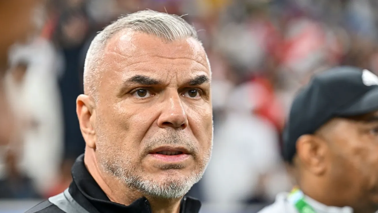 Cu cât se vinde un loc la masă la restaurantul lui Cosmin Olăroiu de la Dubai: „Unii le vând, se stă la coadă”