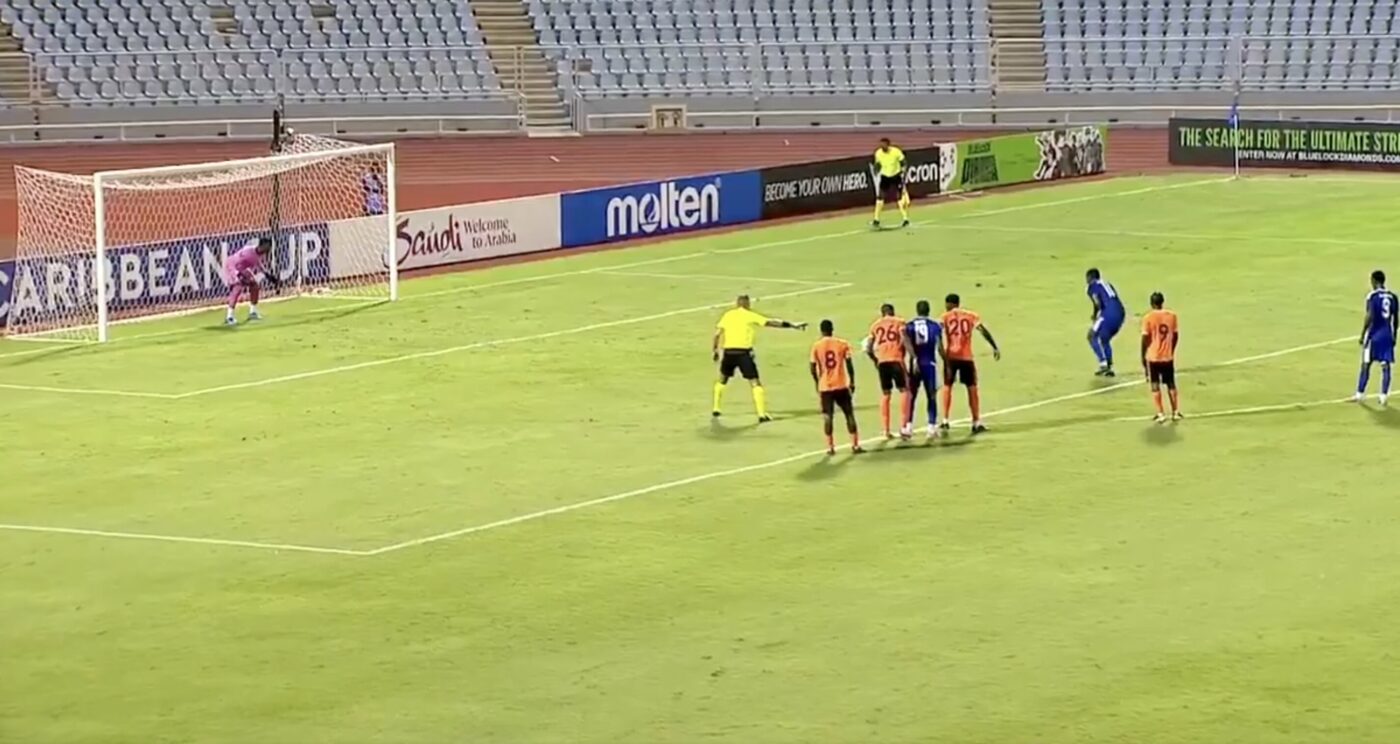 VIDEO Așa penalty n-ai mai văzut! „Dansul” până la punctul cu var a durat o eternitate