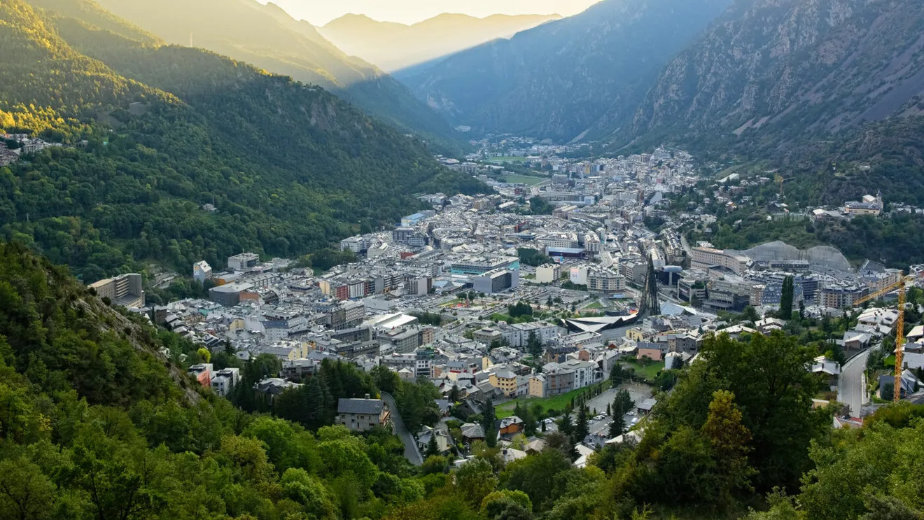 SPECIAL Presa din Andorra face varză fotbalul românesc și istoria lui! Ce scrie despre Universitatea Craiova, FCSB, Steaua și Rapid