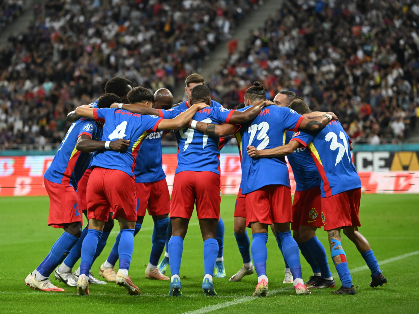 Cum arată primul 11 al FCSB la meciul cu Oțelul. Ce a ales Reghecampf la debutul pe banca roș-albastră