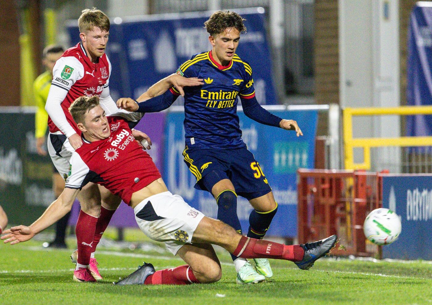 Incredibil! Arsenal, eliminată din Cupa Ligii Angliei de echipa de pe locul 18 din Liga 4