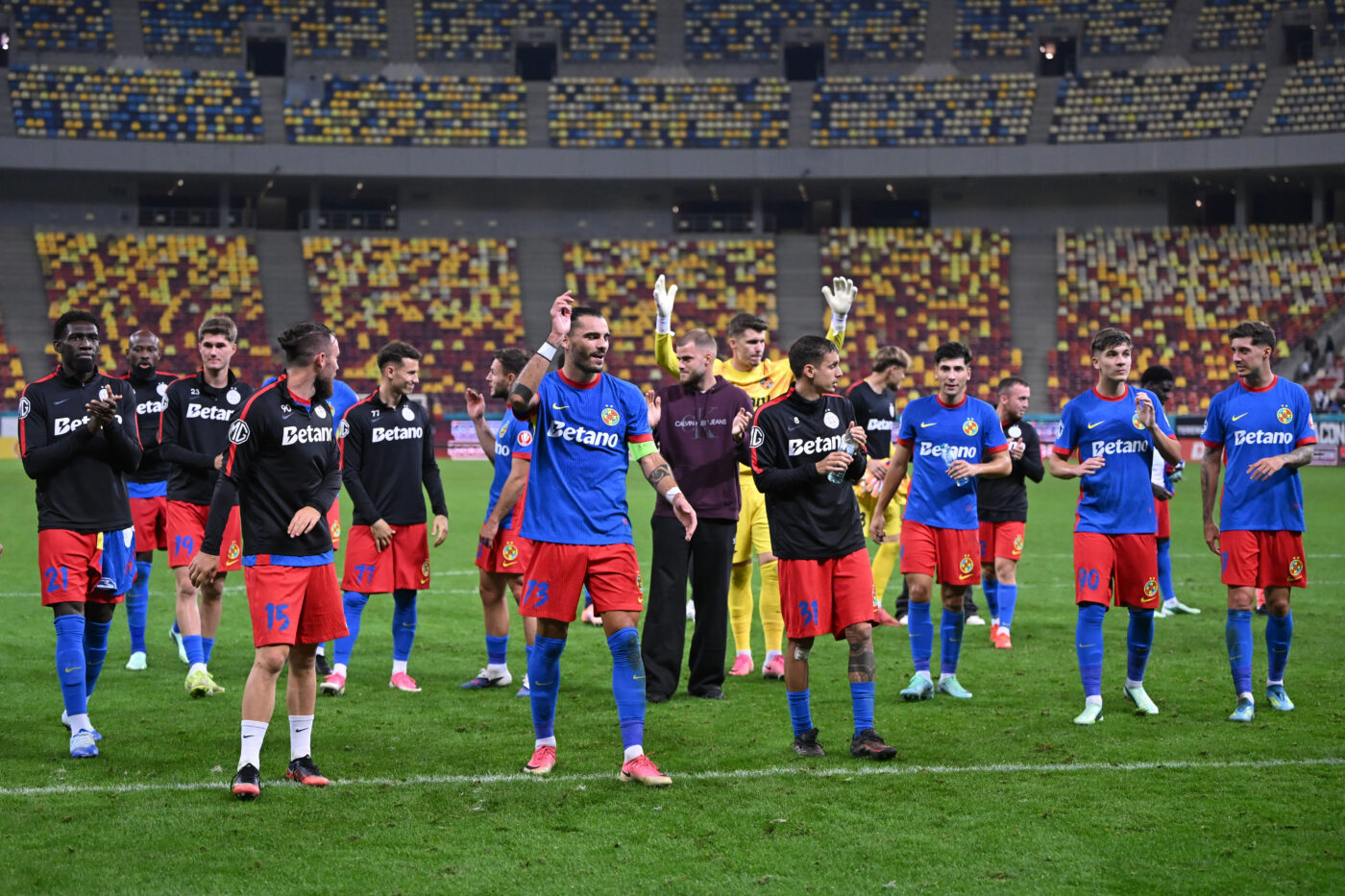 Fotbalistul de la FCSB îi dă emoții titularului echipei naționale: „Are ceva ce Bancu nu are!”