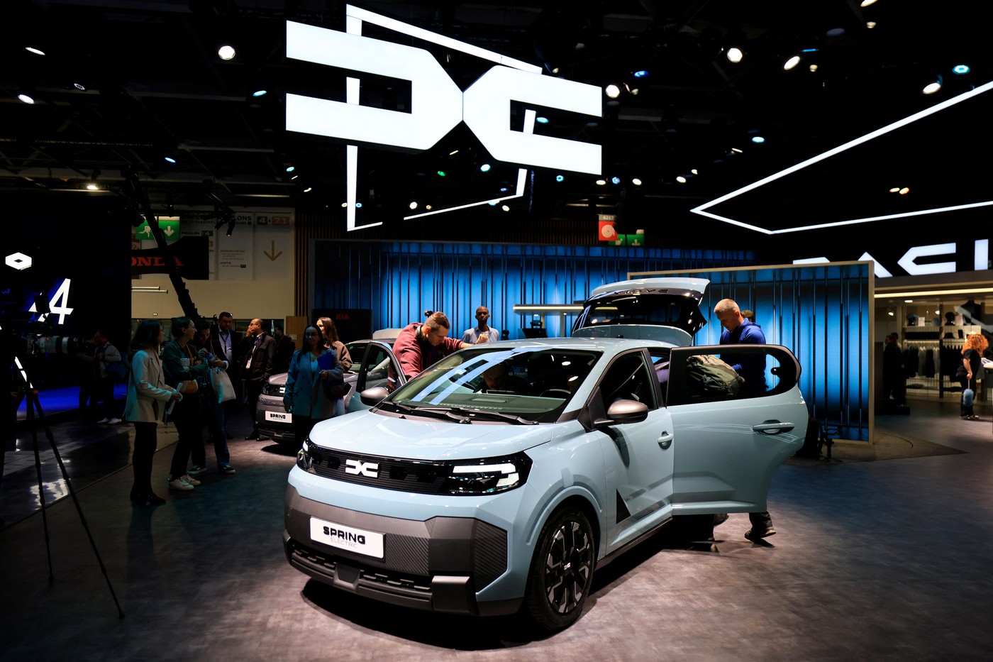 Spaniolii au comparat noua Dacia Spring cu Citroen e-C3 și au dat verdictul: „Poziție complicată din cauza prețului”