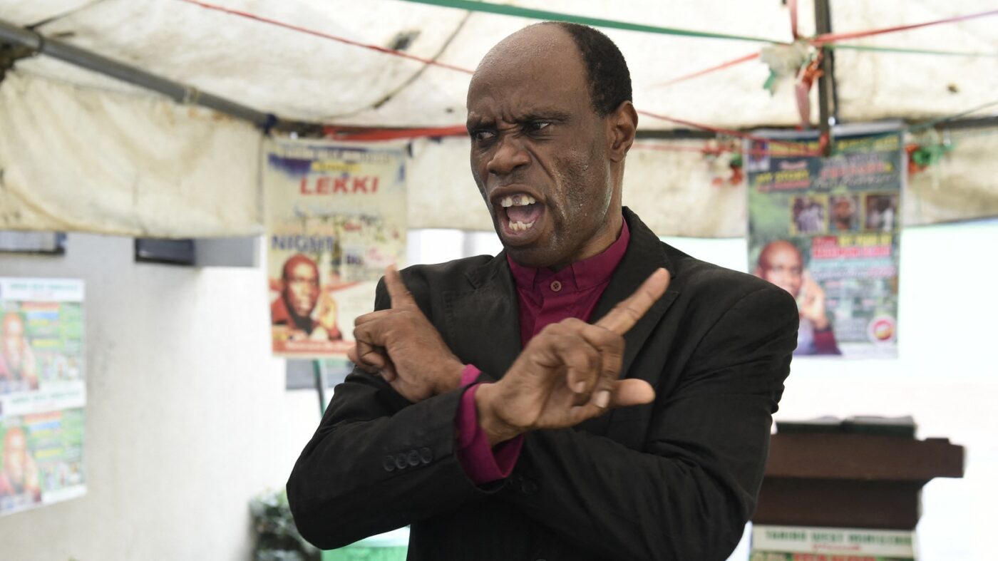 De nerecunoscut! Taribo West a ajuns preot după ce a avut o relație de doi ani cu „o vrăjitoare din Iugoslavia”