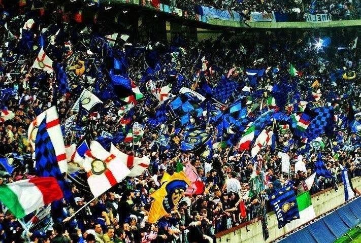 VIDEO Ultrașii echipei lui Chivu, bătaie ca în Șapte Păcate! Imagini neverosimile: fanii Interului s-au lovit între ei cu pumnii și cu bețele de la steaguri